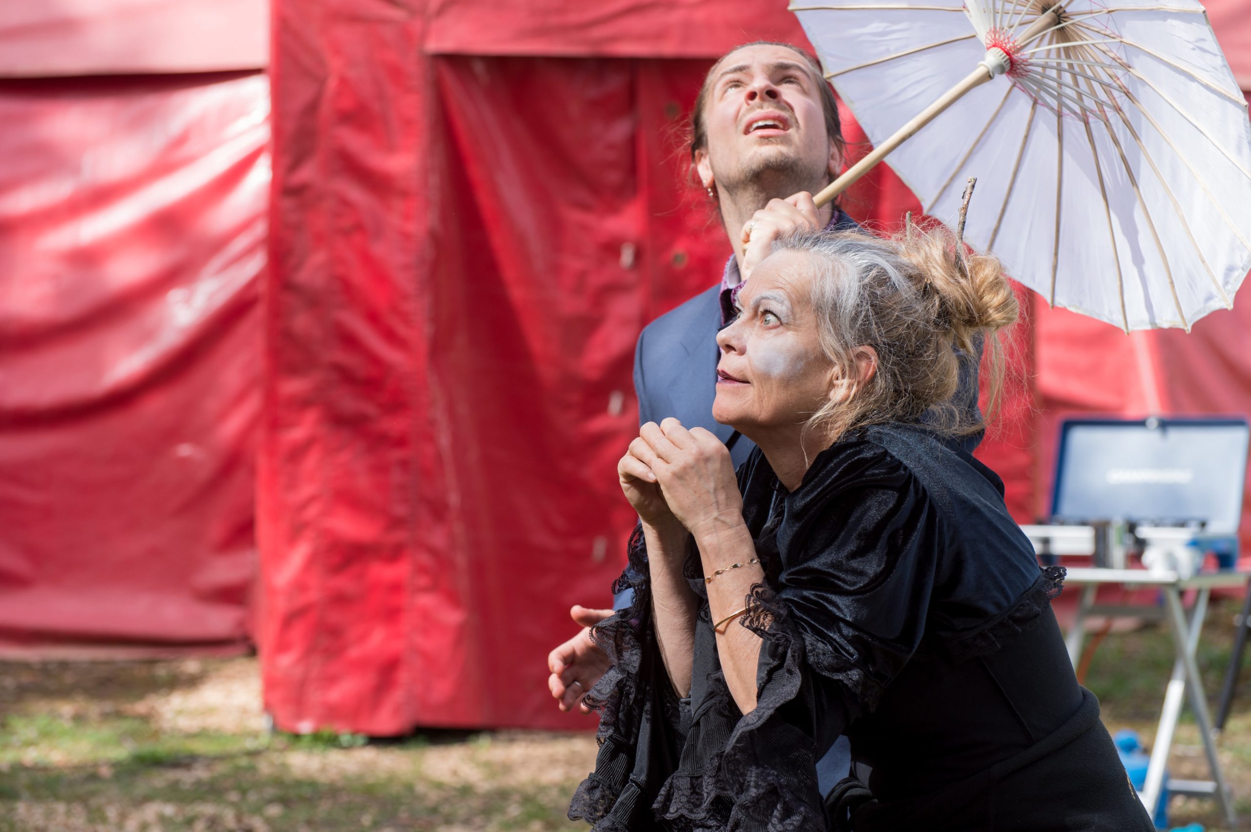 La lune sous le toit Sous chapiteau, Jardin Roussy, 1814 La Tourde